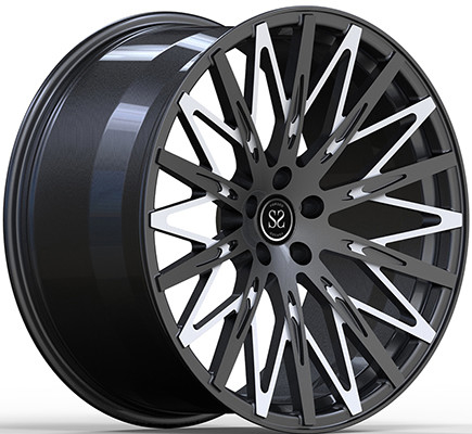 22x9.5/ET 12/22x11ET 32 PCD 5x112/CB 66.6 銃用金属と白色の顔輪 BMW 760e 2023